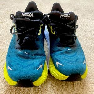 Men’s Hoka Arahi 6’s. Size 10